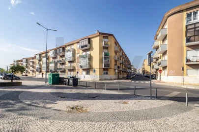 Apartamento T2 para Venda em Baixa da Banheira e Vale da Amoreira