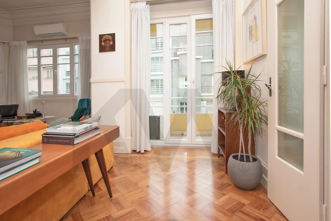 Apartamento T5 para Venda em Avenidas Novas Foto 6