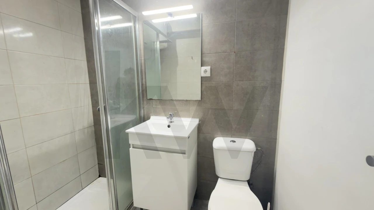 Apartamento para Venda em Alfragide Foto 8