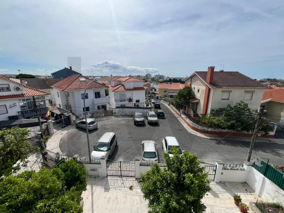 Moradia T3 para Venda em Carnaxide e Queijas Foto 15