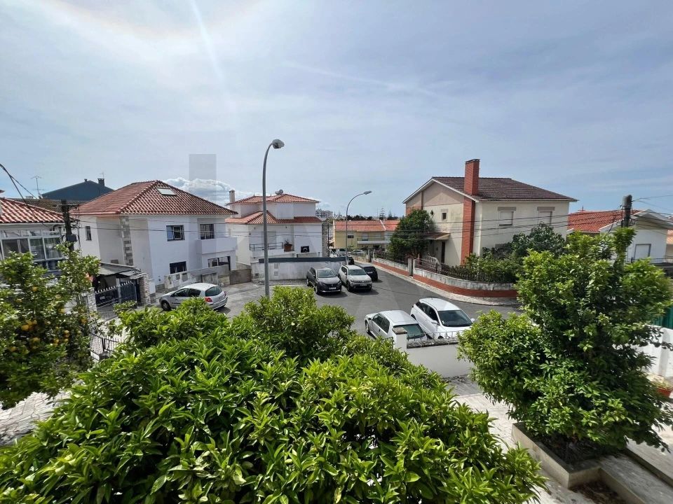 Moradia T3 para Venda em Carnaxide e Queijas Foto 3
