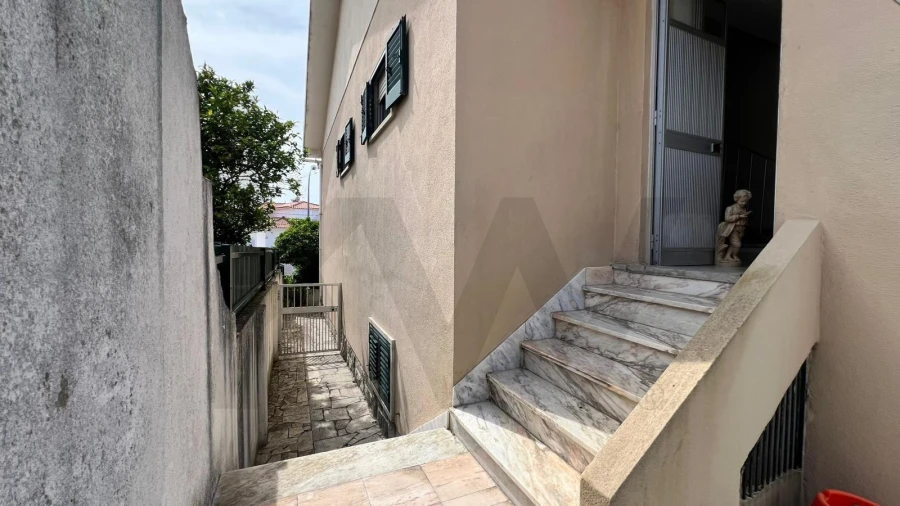 Moradia T3 para Venda em Carnaxide e Queijas Foto 17