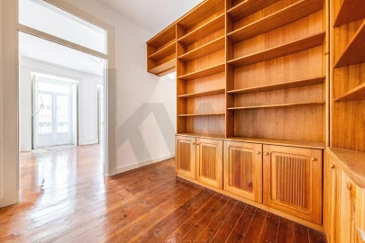 Apartamento T2 para Arrendamento em Campo de Ourique