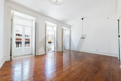 Apartamento T2 para Arrendamento em Campo de Ourique