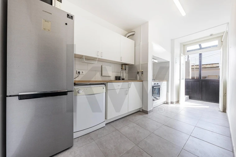 Apartamento T2 para Arrendamento em Campo de Ourique Foto 19