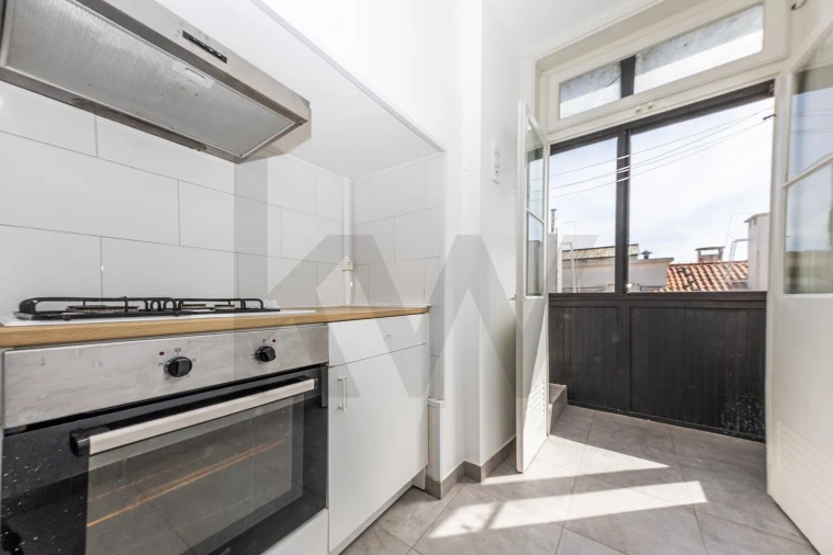 Apartamento T2 para Arrendamento em Campo de Ourique Foto 21