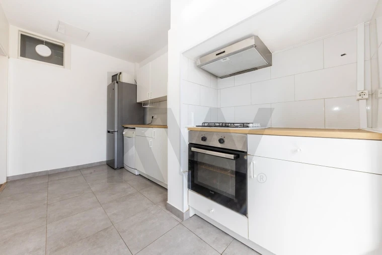 Apartamento T2 para Arrendamento em Campo de Ourique Foto 22