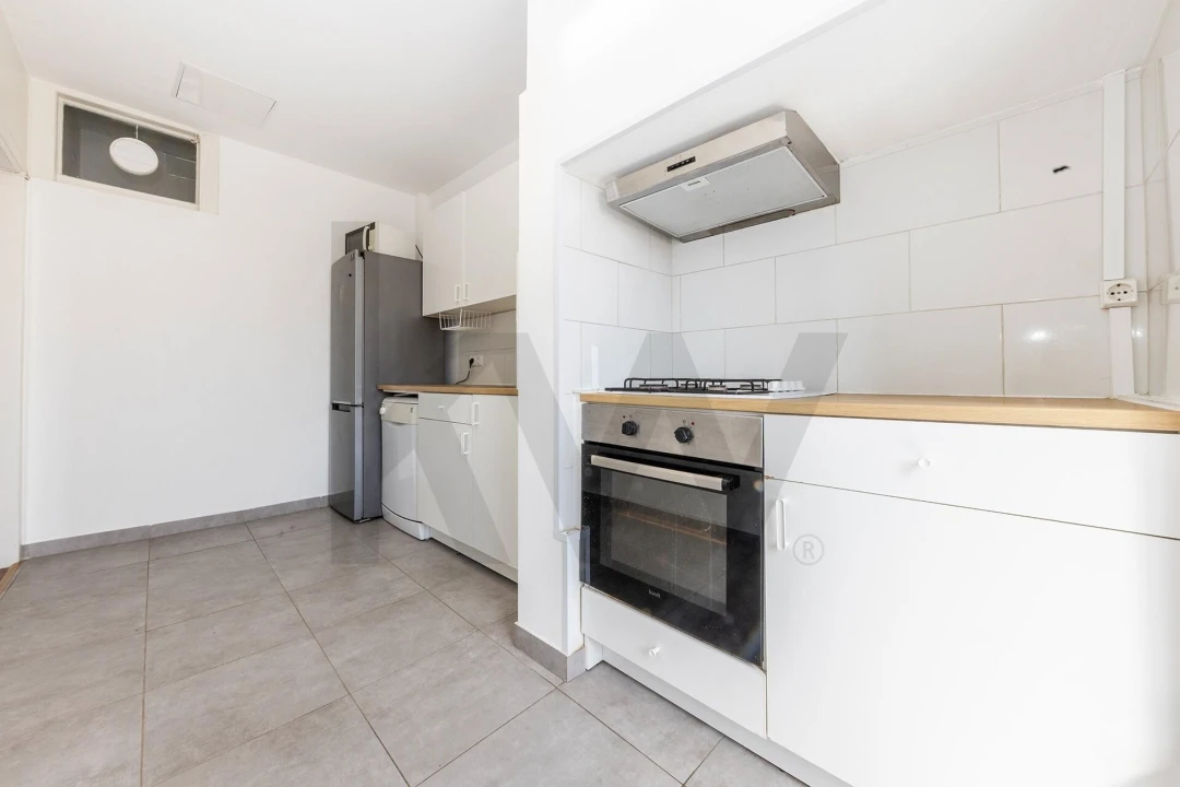 Apartamento T2 para Arrendamento em Campo de Ourique Foto 22