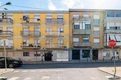 Loja para Arrendamento em Alto do Seixalinho, Santo André e Verderena