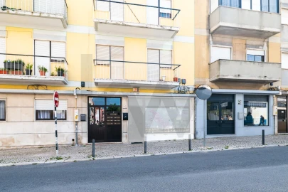 Loja para Arrendamento em Alto do Seixalinho, Santo André e Verderena