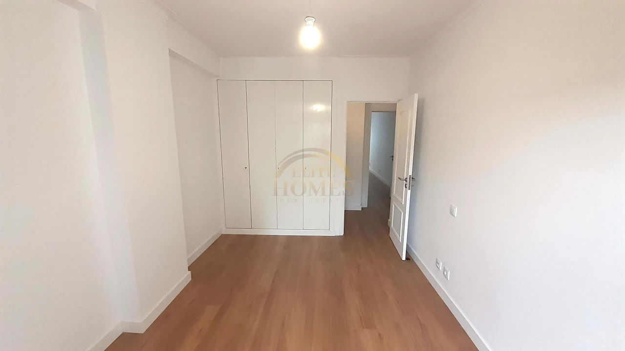 Apartamento T3 para Venda em Carnide Foto 13