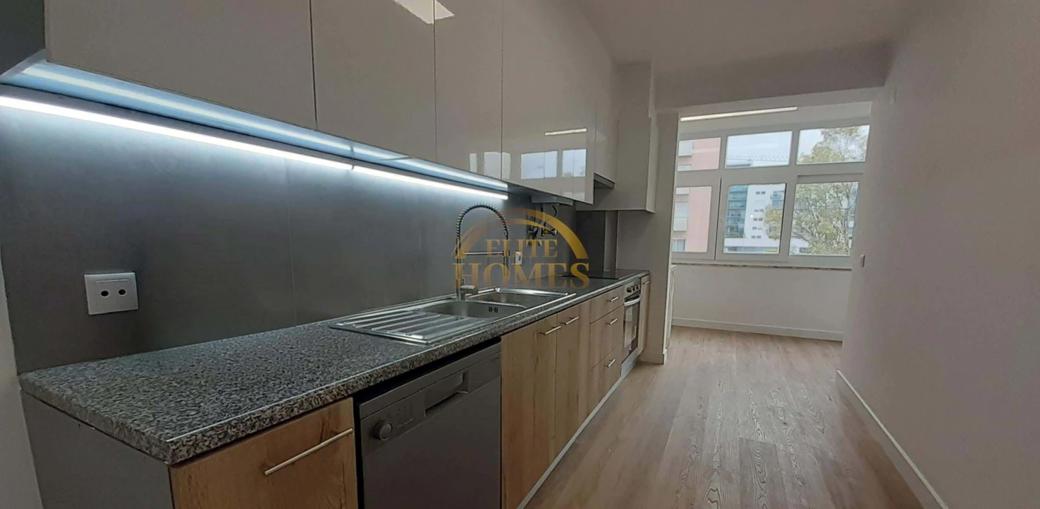 Apartamento T3 para Venda em Carnide Foto 2