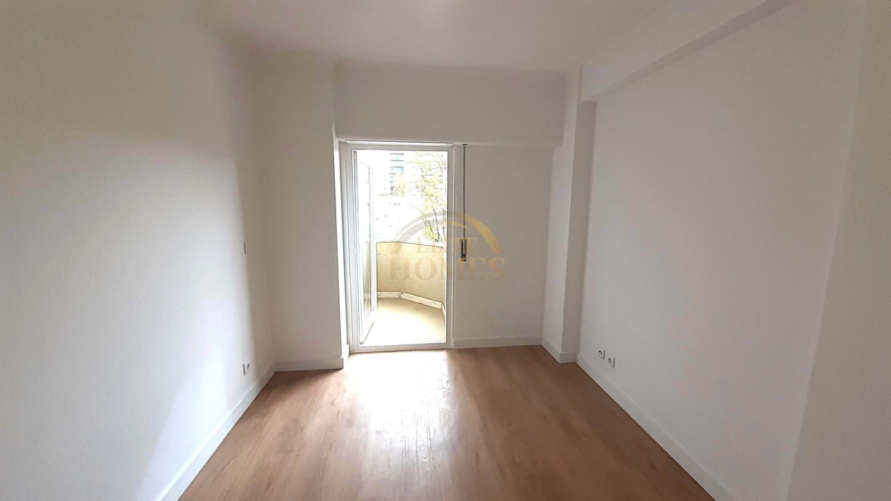 Apartamento T3 para Venda em Carnide Foto 17