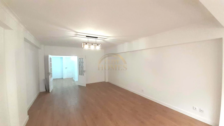 Apartamento T3 para Venda em Carnide Foto 8