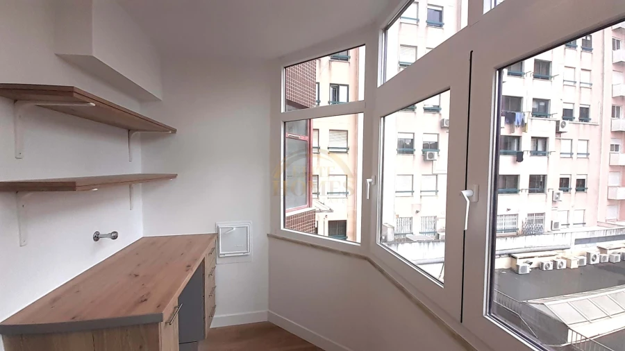 Apartamento T3 para Venda em Carnide Foto 4