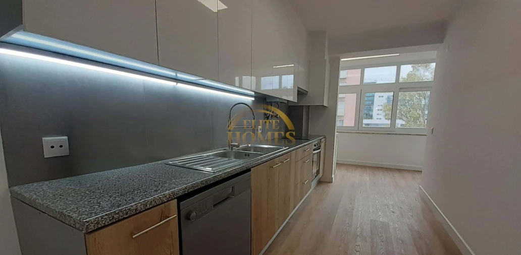 Apartamento T3 para Venda em Carnide Foto 2