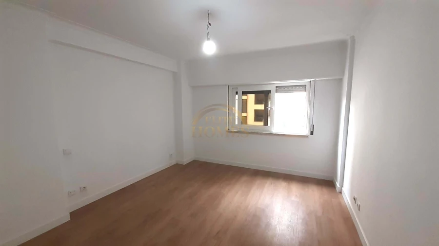Apartamento T3 para Venda em Carnide Foto 12