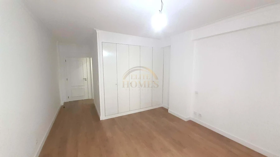 Apartamento T3 para Venda em Carnide Foto 15