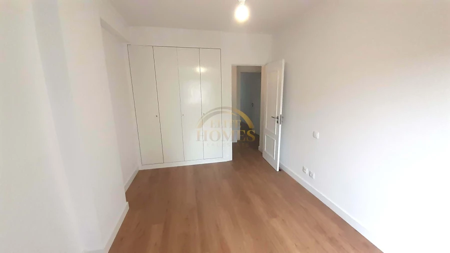 Apartamento T3 para Venda em Carnide Foto 11
