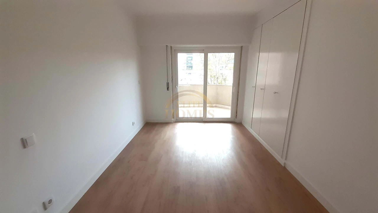 Apartamento T3 para Venda em Carnide Foto 21