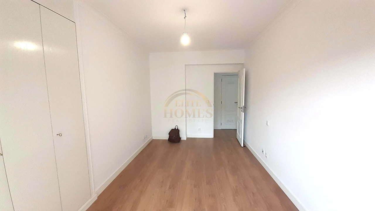 Apartamento T3 para Venda em Carnide Foto 18