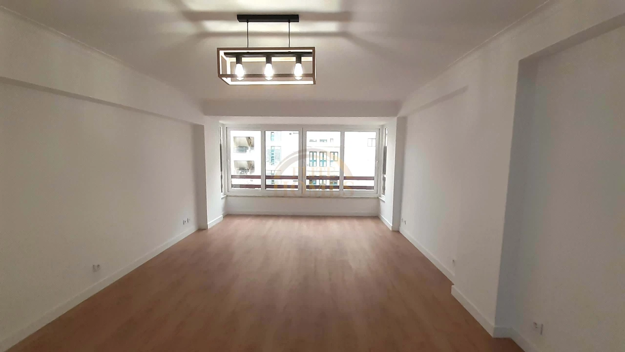 Apartamento T3 para Venda em Carnide Foto 6