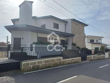 Moradia T7 para Venda em Areias, Sequeirô, Lama e Palmeira
