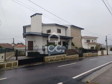 Moradia T7 para Venda em Areias, Sequeirô, Lama e Palmeira