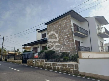 Moradia T7 para Venda em Areias, Sequeirô, Lama e Palmeira