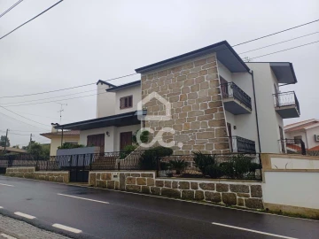 Moradia T7 para Venda em Areias, Sequeirô, Lama e Palmeira