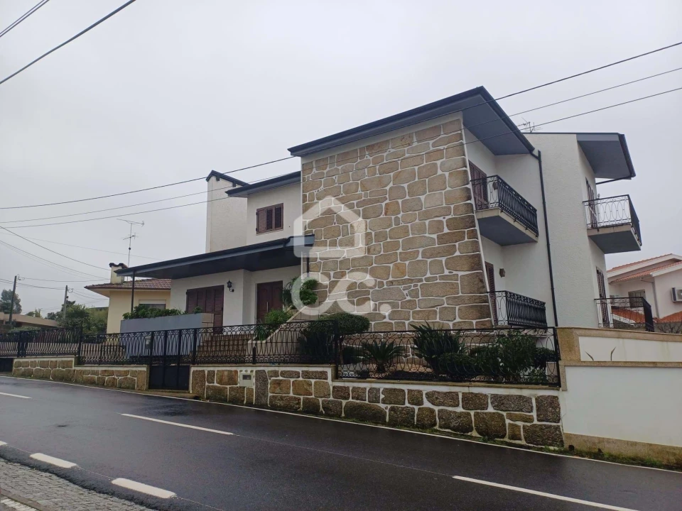 Moradia T7 para Venda em Areias, Sequeirô, Lama e Palmeira Foto 51