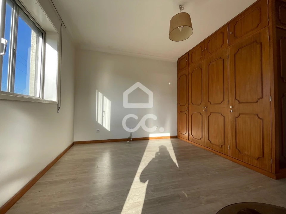 Apartamento T3 para Venda em Vila Nova de Famalicão e Calendário Foto 2