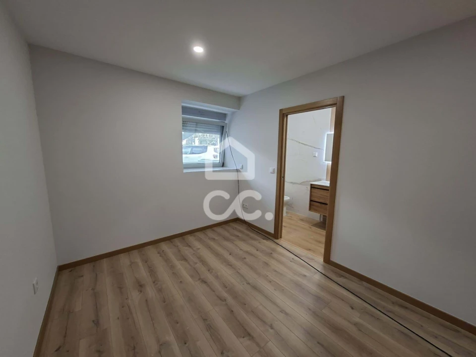 Apartamento T2 para Venda em Cavernães Foto 9