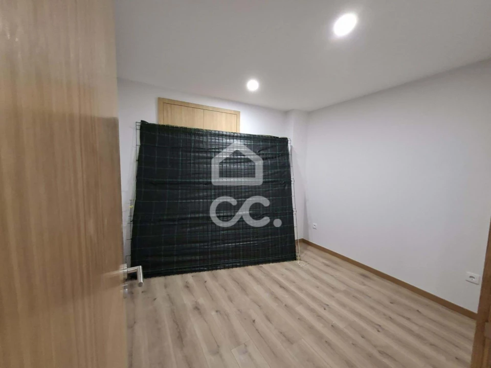Apartamento T2 para Venda em Cavernães Foto 5