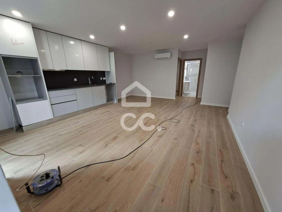 Apartamento T2 para Venda em Cavernães Foto 34