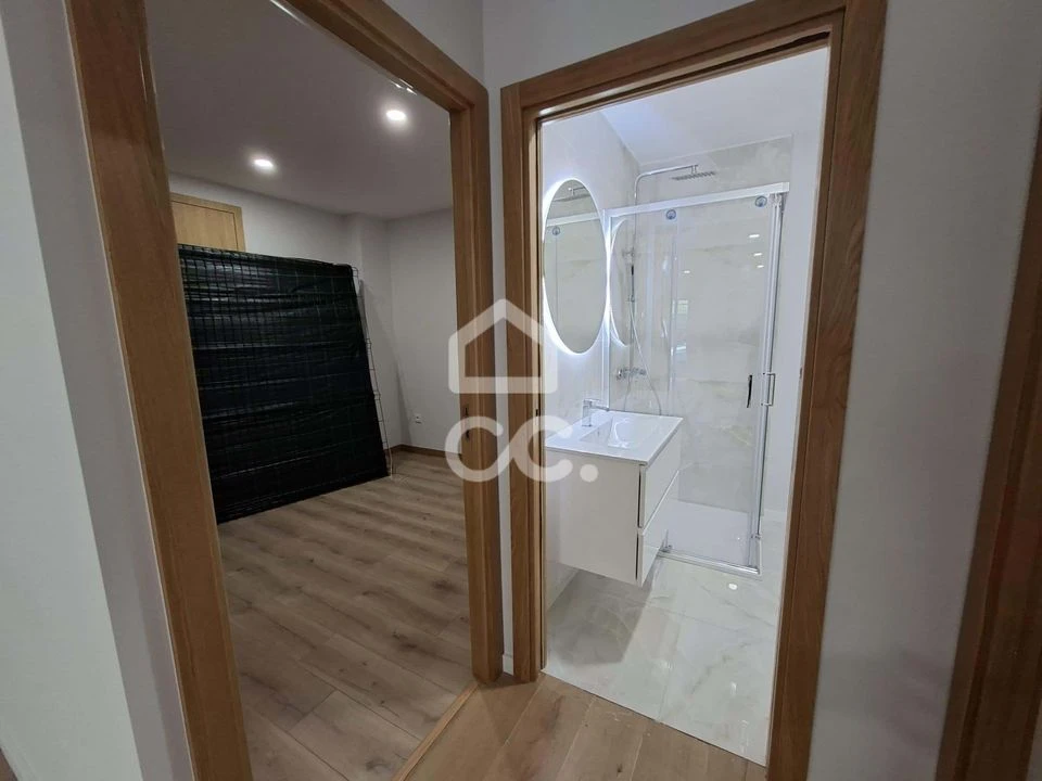Apartamento T2 para Venda em Cavernães Foto 24