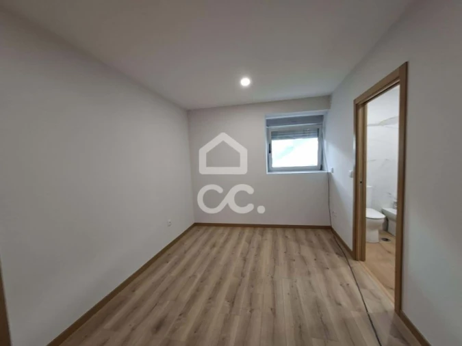 Apartamento T2 para Venda em Cavernães Foto 23