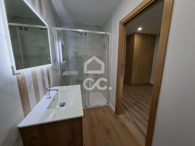 Apartamento T2 para Venda em Cavernães Foto 26