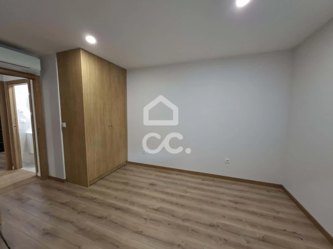 Apartamento T2 para Venda em Cavernães Foto 10