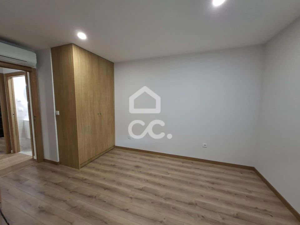 Apartamento T2 para Venda em Cavernães Foto 10