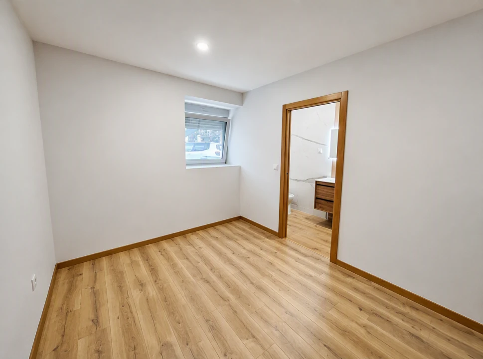 Apartamento T2 para Venda em Cavernães Foto 9