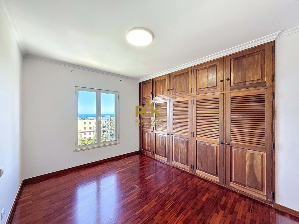 Apartamento T3 para Arrendamento em São Martinho Foto 8