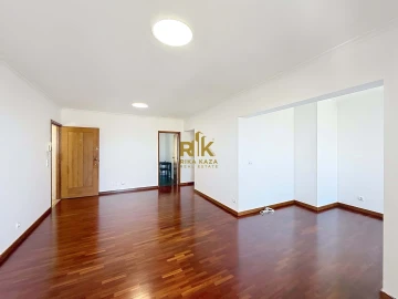 Apartamento T3 para Arrendamento em São Martinho