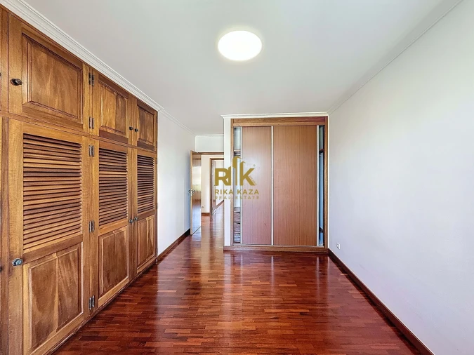 Apartamento T3 para Arrendamento em São Martinho Foto 7