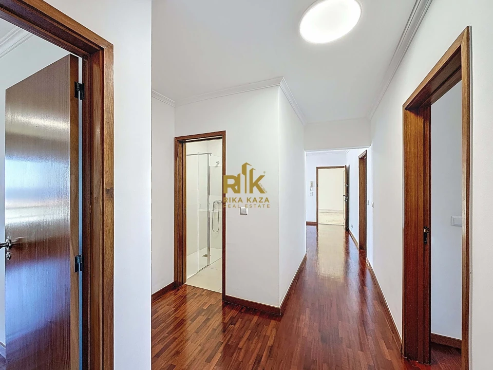 Apartamento T3 para Arrendamento em São Martinho Foto 30