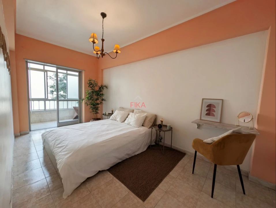Apartamento T2 para Venda em Seixal Foto 9