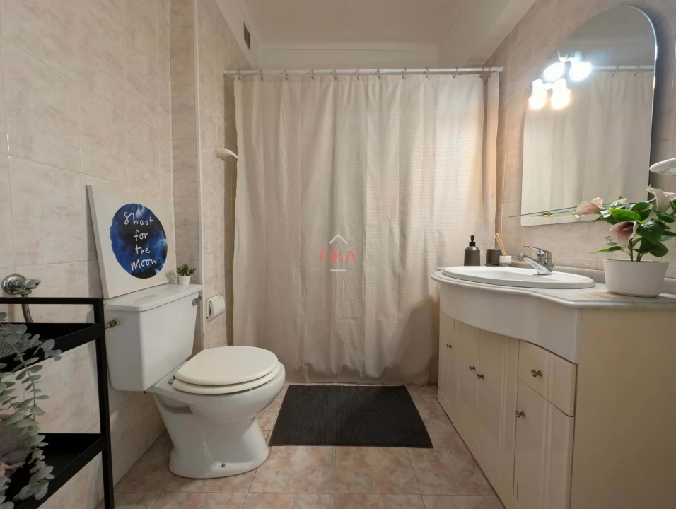 Apartamento T2 para Venda em Seixal Foto 24