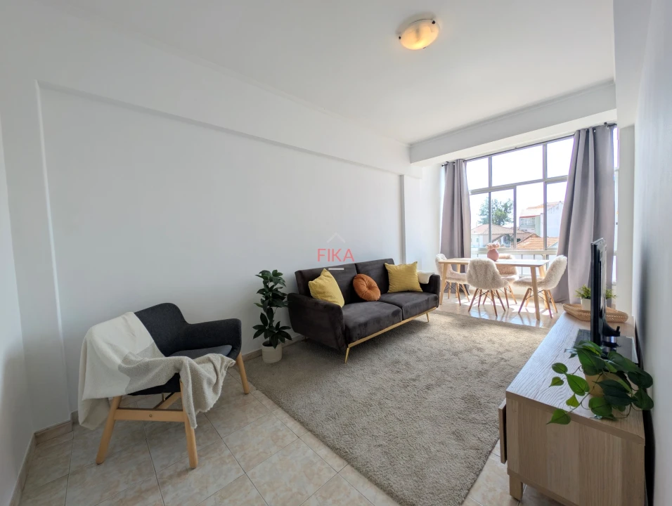 Apartamento T2 para Venda em Seixal Foto 2