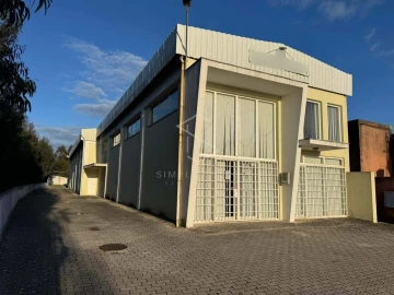 Armazém para Venda em Benedita