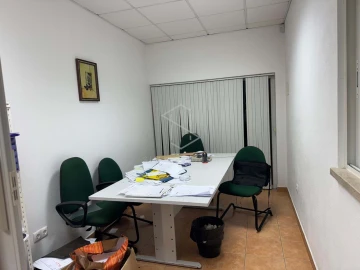 Armazém para Venda em Benedita